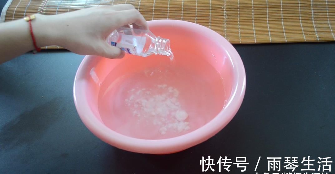 妙招|凉席脏了别再用水冲洗了, 教你5分钟清洗凉席, 洗的干净还能除螨