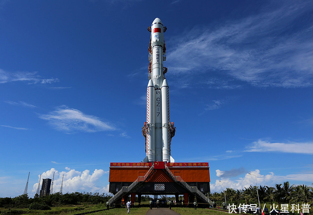 太空垃圾 推迟发射2次后，天舟二号成功入轨，将对接空间站，只等航天员来