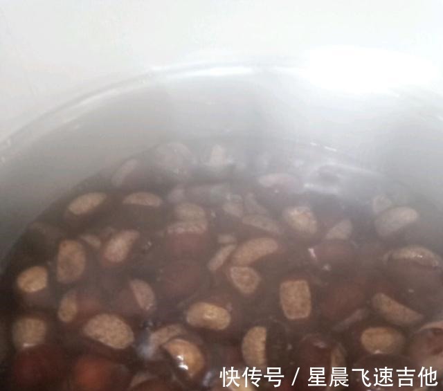 家中必备小零食糖炒栗子，香甜软糯，在家也能轻松制作！