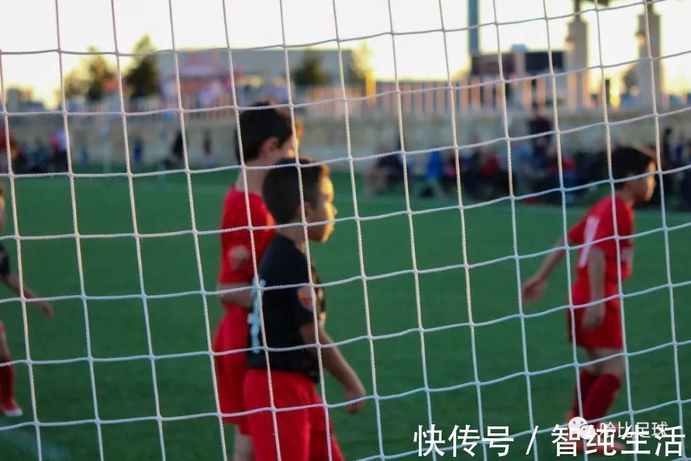 阳爸|4年过去了,很想再问问他们,孩子们都还在继续踢球么?