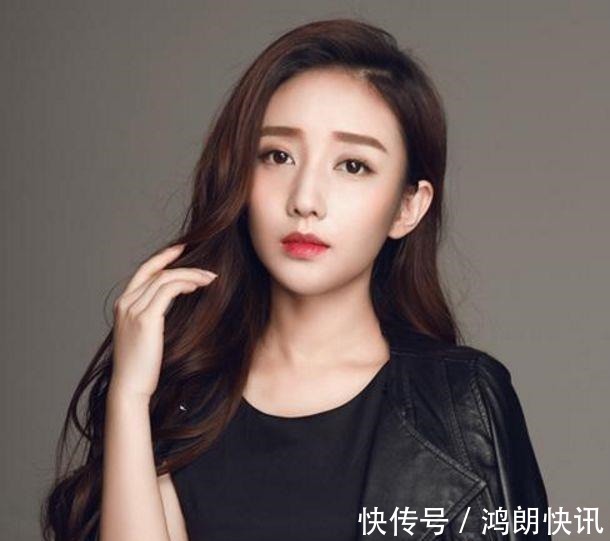 因长得太美,被星探从《非诚勿扰》发现,现已成为一名演员