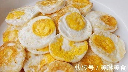 荷包蛋总是煎不好?教你一招,煎出来的鸡蛋又圆又嫩,还不粘锅!