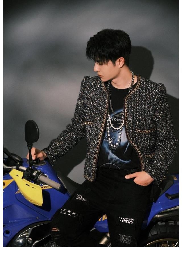 家族|王一博“綠色環(huán)保”家族演唱會(huì)，一曲《無(wú)感》扭到你心里了沒(méi)？