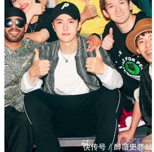 王一博|王一博:一波王炸戰(zhàn)隊(duì)最新合照,四舍五入王一博的新自拍有了!