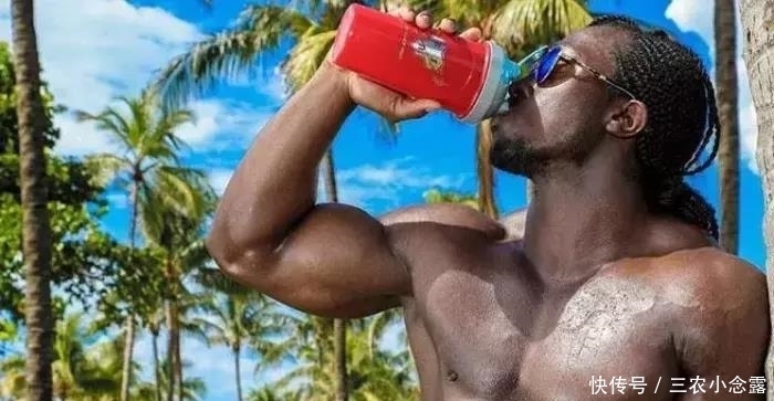 深蹲|他痴迷深蹲10年, 练成“无敌牛蛙腿霸”