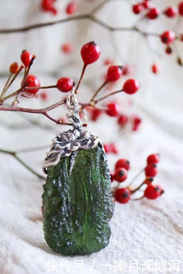 把珠宝做成心脏的样子,分享一些充满创意元素的珠宝