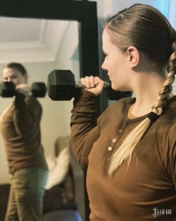 艾比|自己扮自己!《美国末日2》艾比脸模Cosplay“艾比”