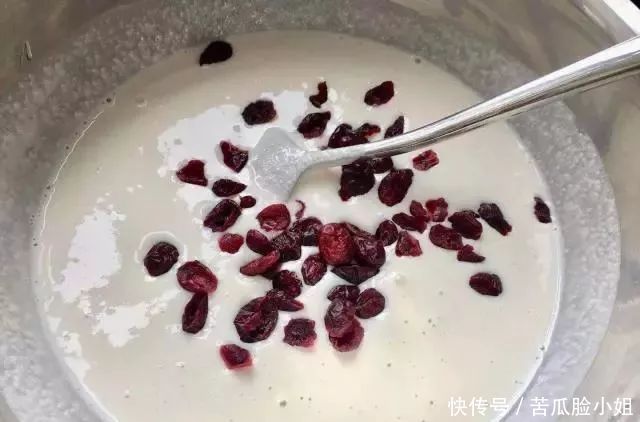 一盒牛奶一碗米,六克酵母四勺糖,在家制作儿时最爱的美食蒸米糕