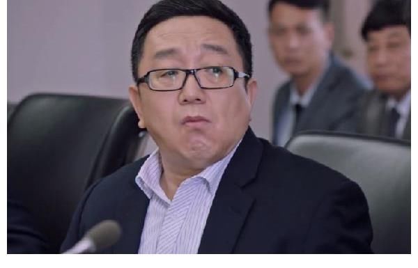 《突围》齐本安比石红杏强在哪?一场事故看出能力差别,高下立判