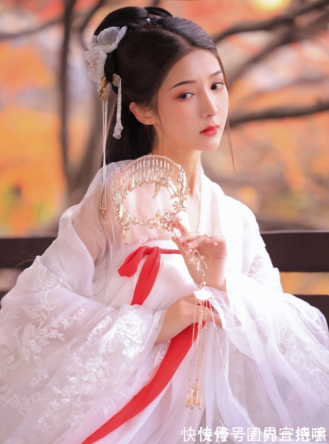 金陵!女才子泊舟金陵时,创作了一首感怀之作,充满了兴亡之叹