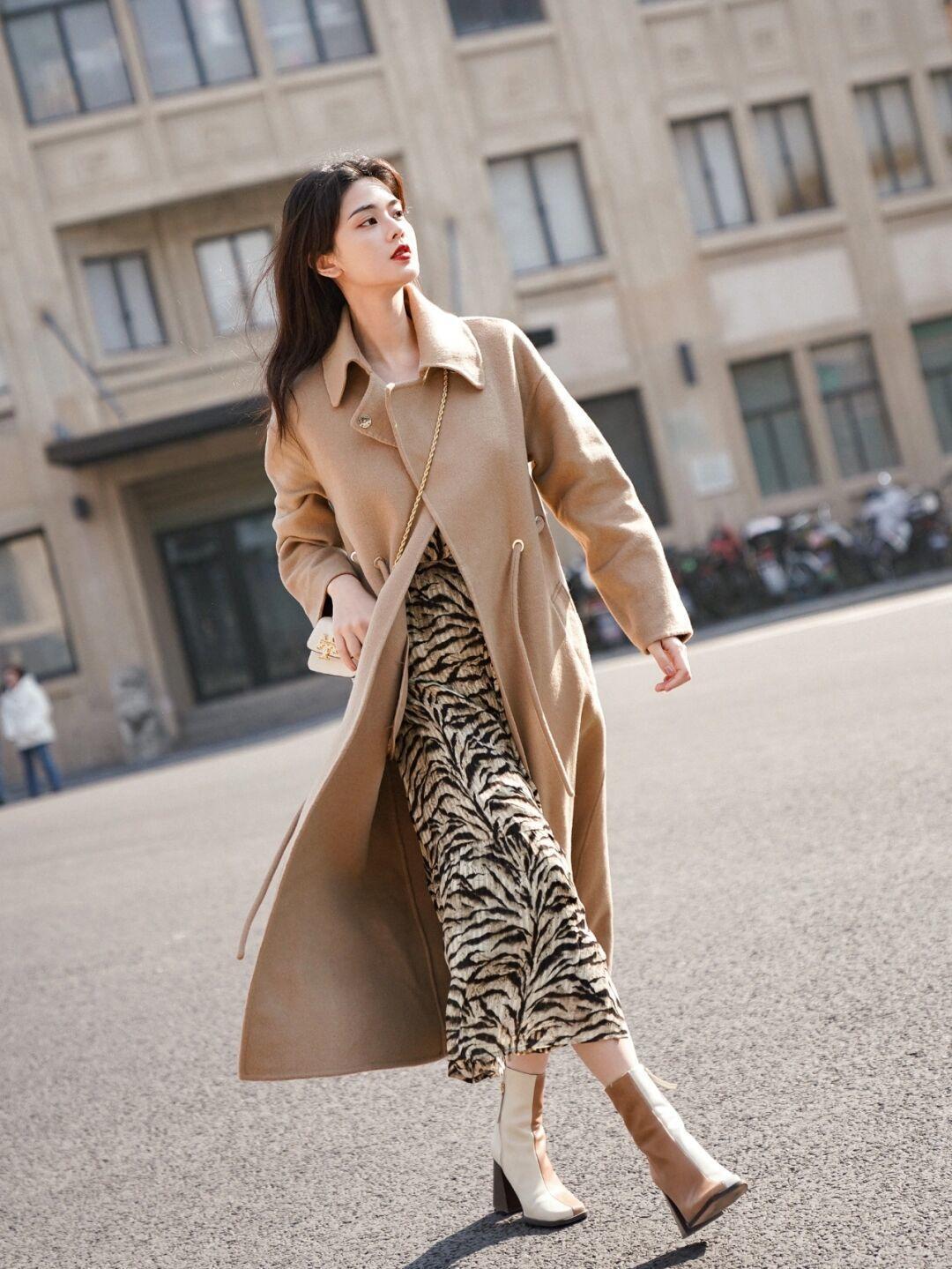 虎纹 半裙的魅力正在于此!get这5款,成熟女人拿捏时尚温柔气质!
