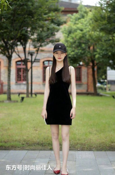 凸显|条纹设计的抹胸上衣,凸显身材曲线的效果非常好,而且还很凉快