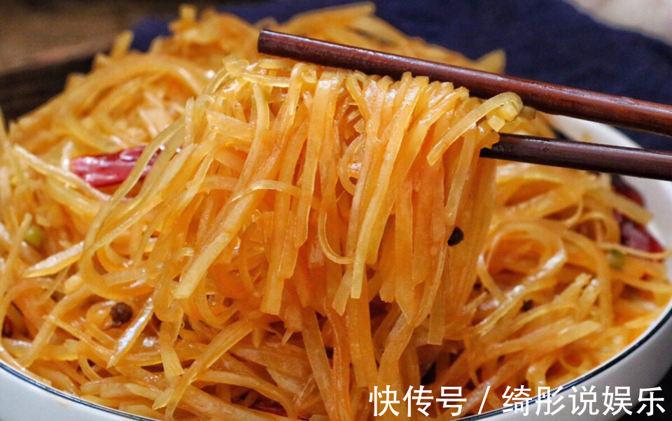 超级好吃的酸辣土豆丝,做法特别简单,开胃爽口,好吃到停不下来