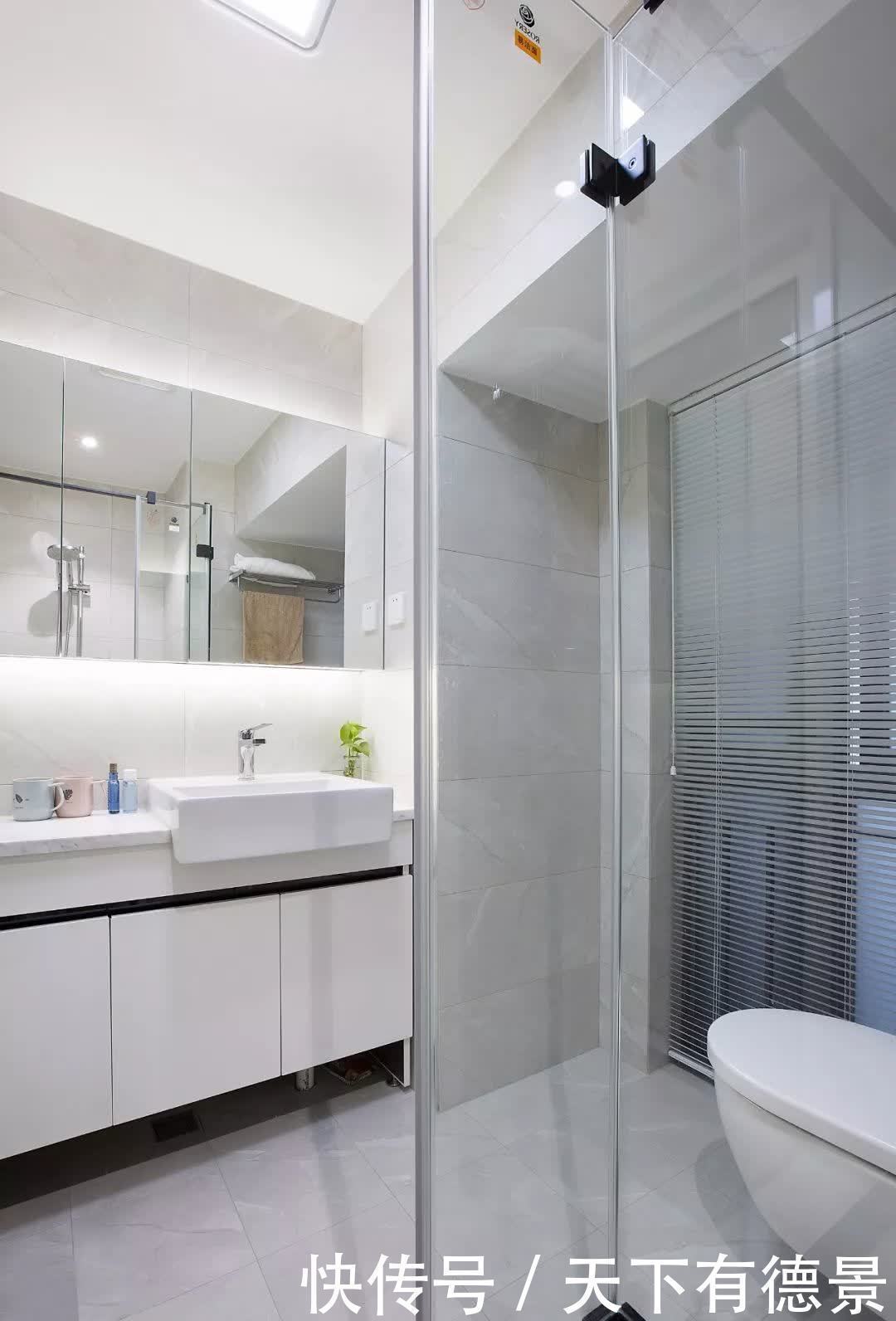 书房|79平现代两室,入户阳台改书房,厨房玻璃墙,让空间视觉翻倍