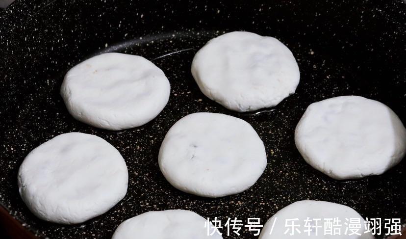 超好吃的糯米红豆饼,很适合当早餐,大人孩子都吃不够