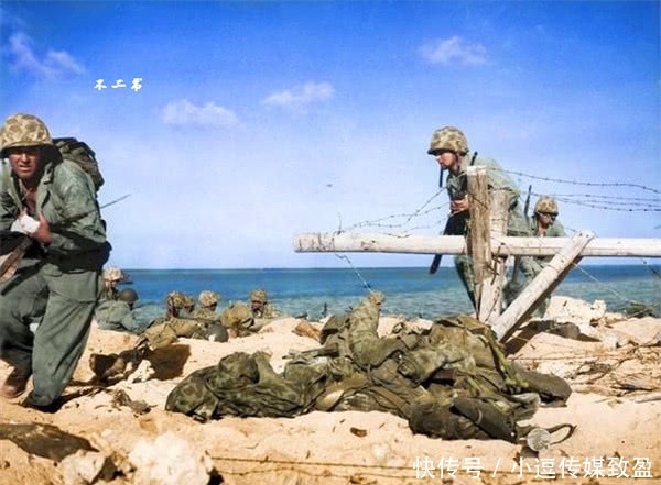 美军士兵|直击真实的太平洋战争现场：镜头下的战火硝烟，满地弹坑见证惨烈