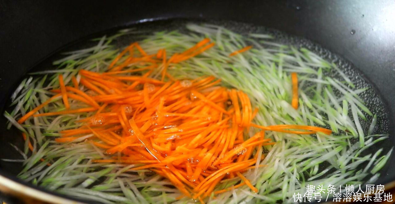 凉拌|夏天最爱吃的凉拌菜,2根芹菜,一点大蛏王,教你做一盘凉拌蛏子