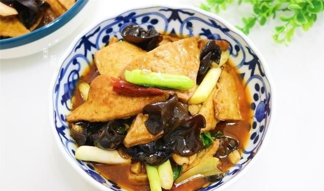 豆腐这样做太好吃了,我家每周做一次,软嫩入味,给肉都不换