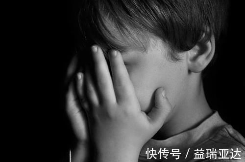 小刘|三胞胎合伙打哭小姨,妈妈问是谁打的?3个宝宝立刻就窝里反了