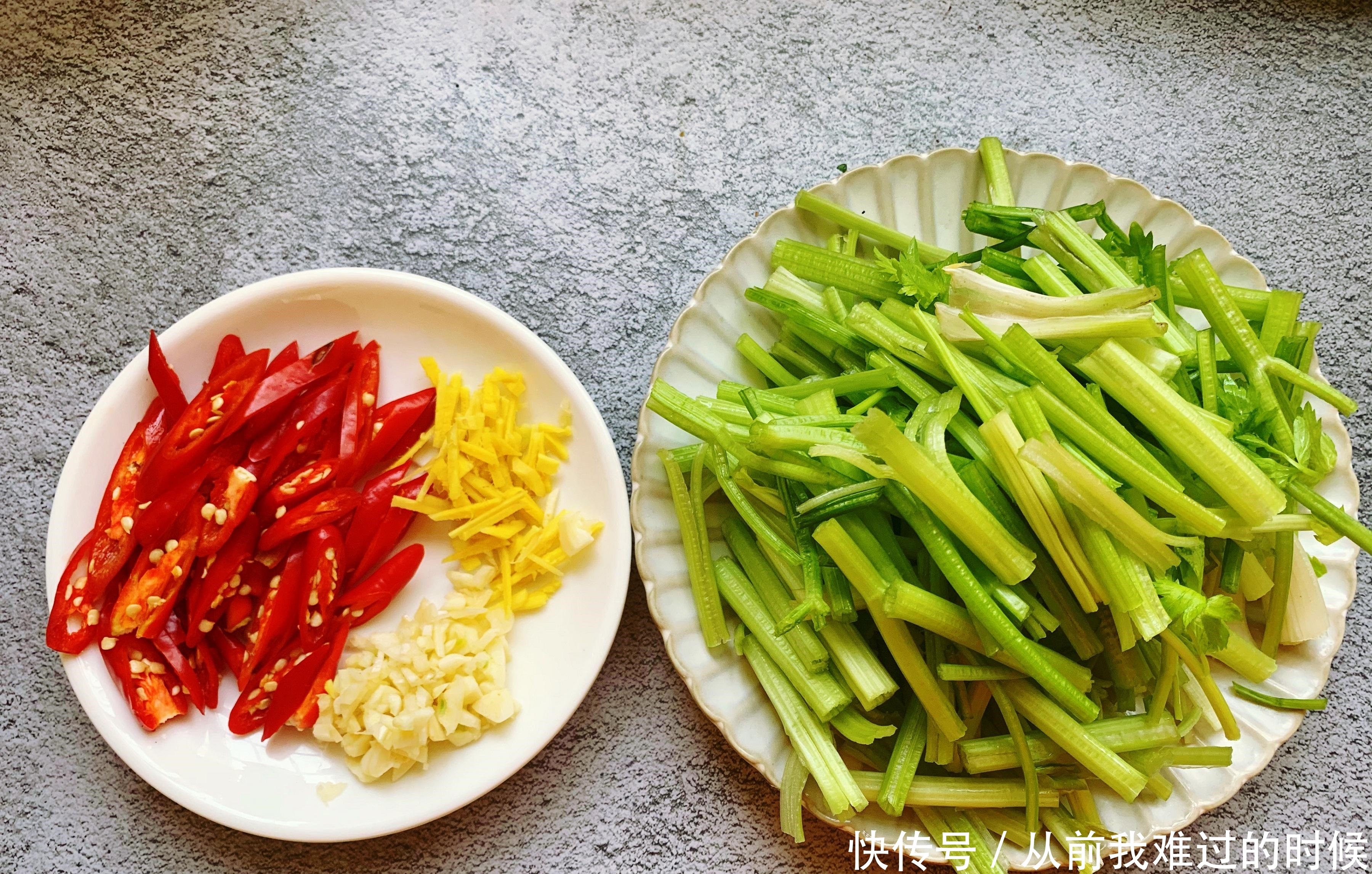 芹菜炒牛肉，牢记2点，牛肉鲜嫩，芹菜脆爽不老，做好之后超下饭