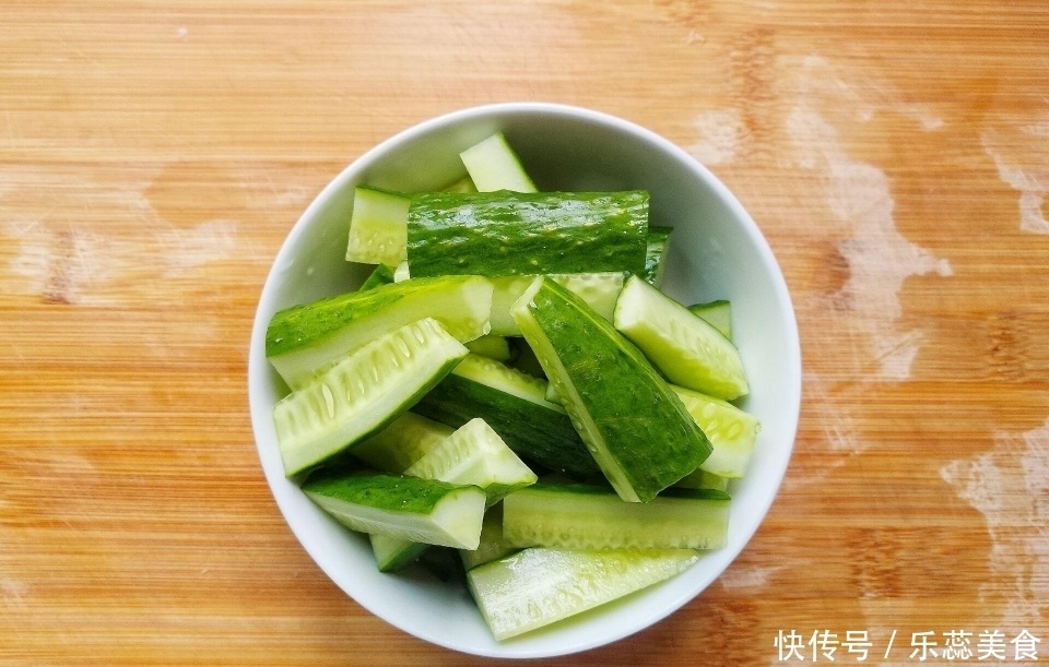 过年最馋的此道凉拌菜,做法简单,酸辣开胃,脆嫩爽口,帮助消化