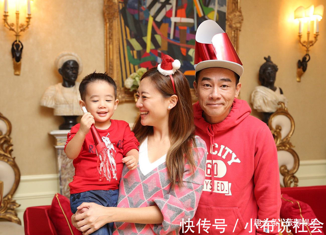 應采兒|應采兒曬陳小春20年前后對比照,大贊發際線沒有變,容顏也未改