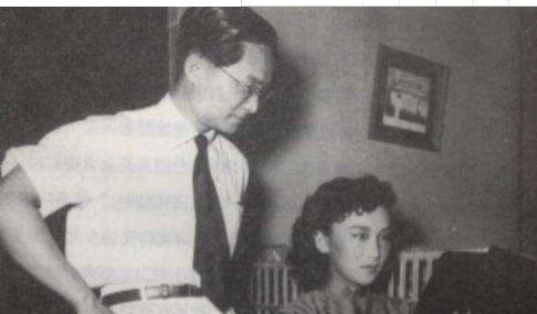 离婚#知名作家,邂逅美貌女子后,与相爱23年的妻子离婚,儿子因此自尽