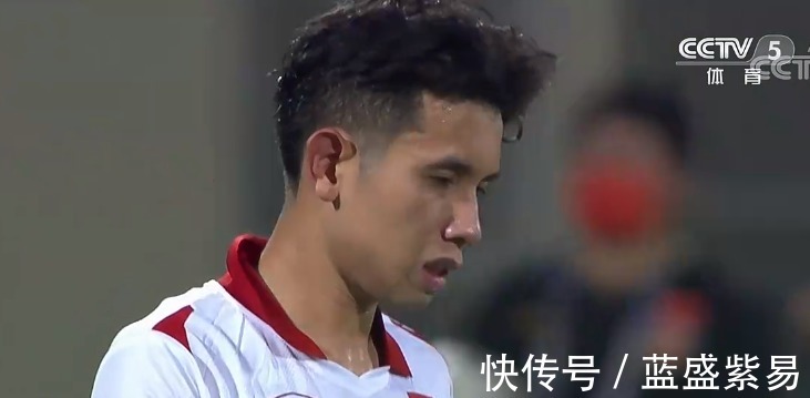 越南|2-0到2-2再到3-2!国足拒爆冷,武磊补时绝杀!单场2球击败越南!