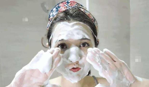 为啥明星不长黑头痘痘,还不是因为这3个习惯,你能坚持也可以