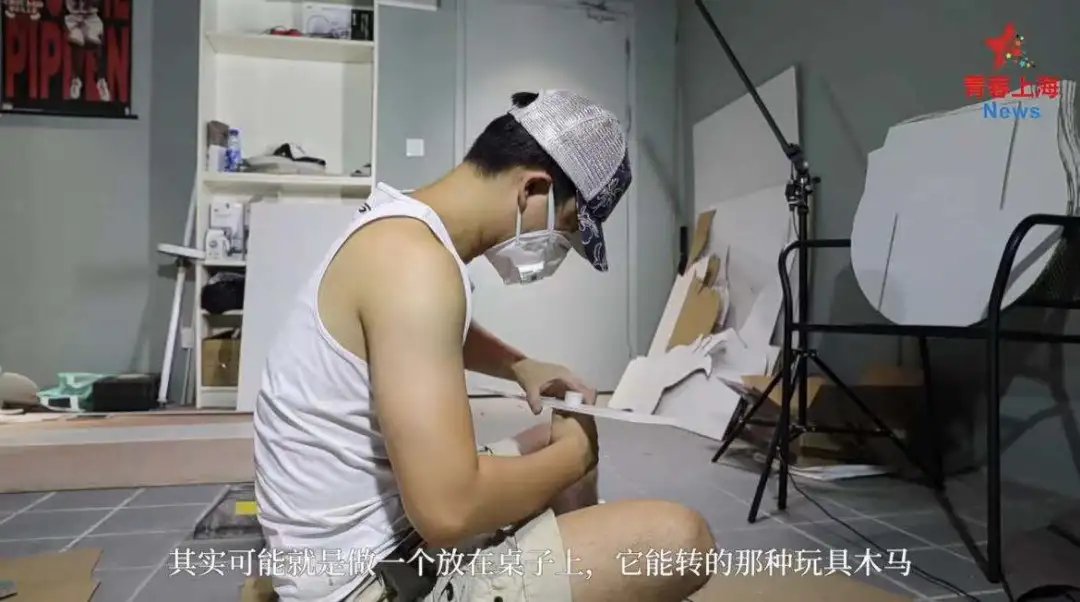 孩子|太梦幻了！上海这位爸爸给孩子亲手造了一座旋转木马！能亮灯还能坐上去转