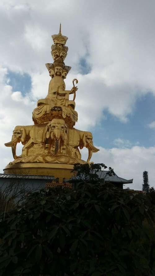 佛教|峨眉山第一座寺庙，原汁原味的纯净让人忍不住逗留