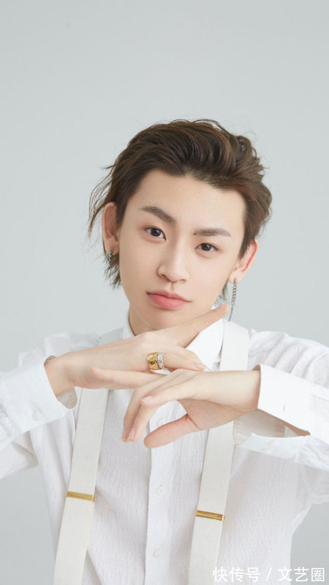 综艺|小鬼恋爱综艺中立人设翻车,称不怎么和女生单独吃饭,却被扒出与女生接吻照