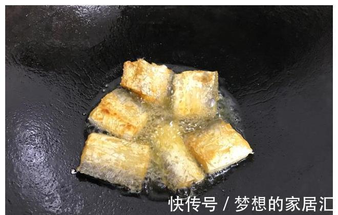 炸带鱼|在家炸带鱼时,别直接下油锅炸,多加2步,带鱼酥香入味不粘锅