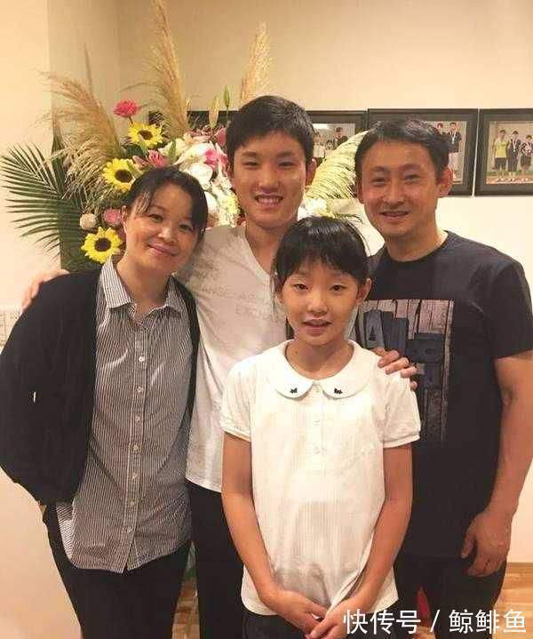 国乒队|张本智和一家四口,妈妈曾是国乒名将,妹妹已成国乒潜在难缠对手