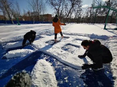 雪后的大连高校惊现巨幅画作！8个字，航拍震撼