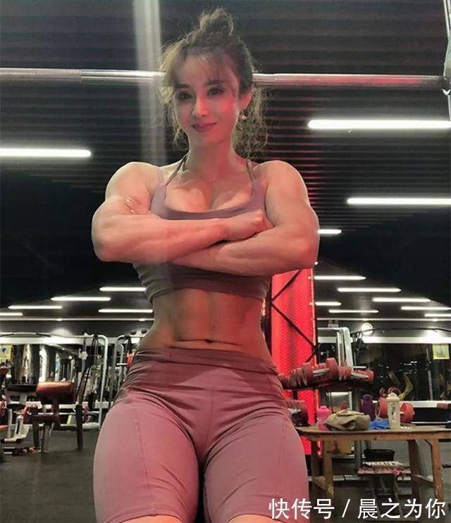 金刚芭比|90后女医生，优美的肌肉线条令人羡慕，坚持运动成就了她
