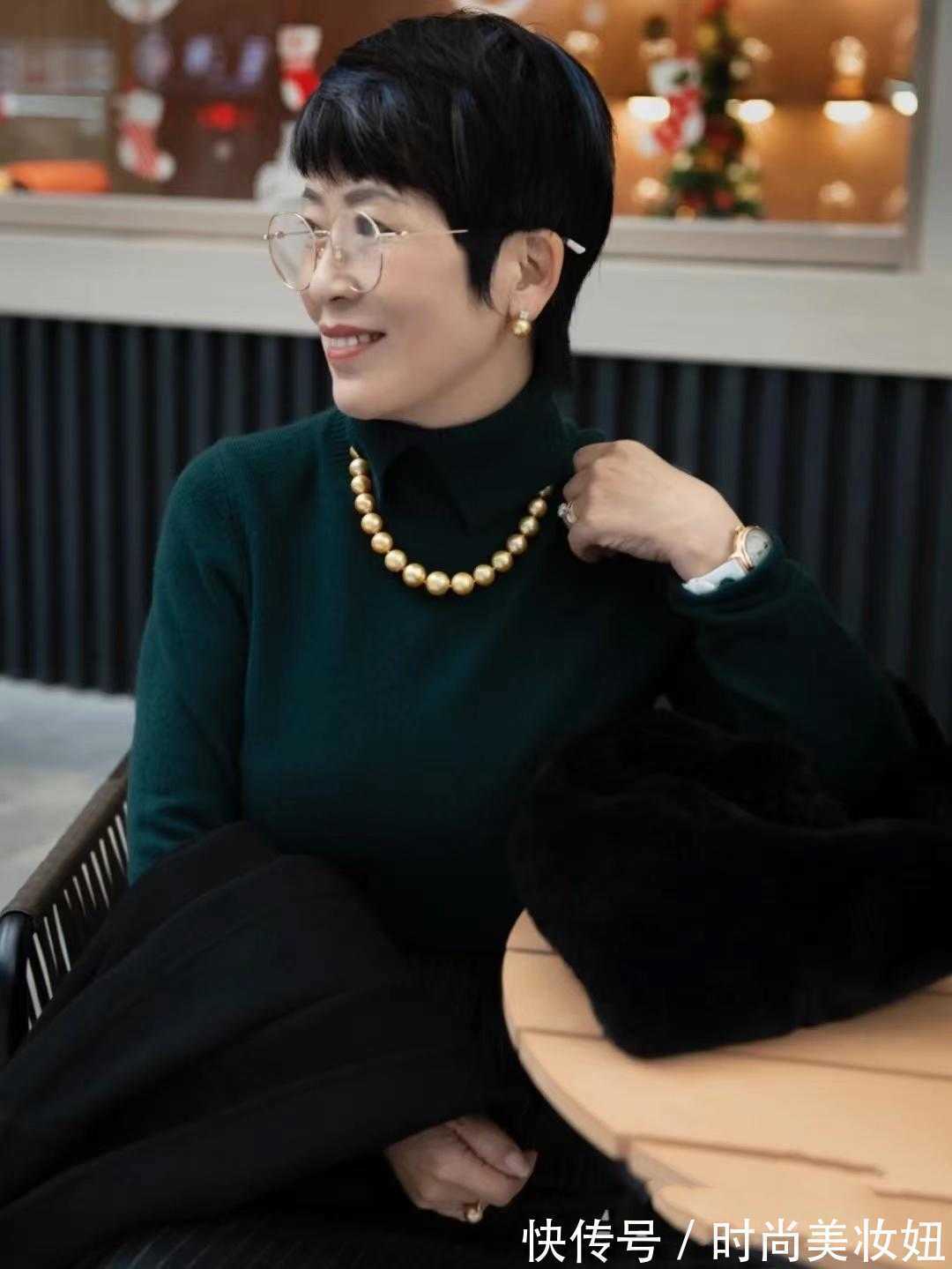 搭配|这位60岁奶奶太时髦了,穿搭简约高级显气质,比年轻人会穿