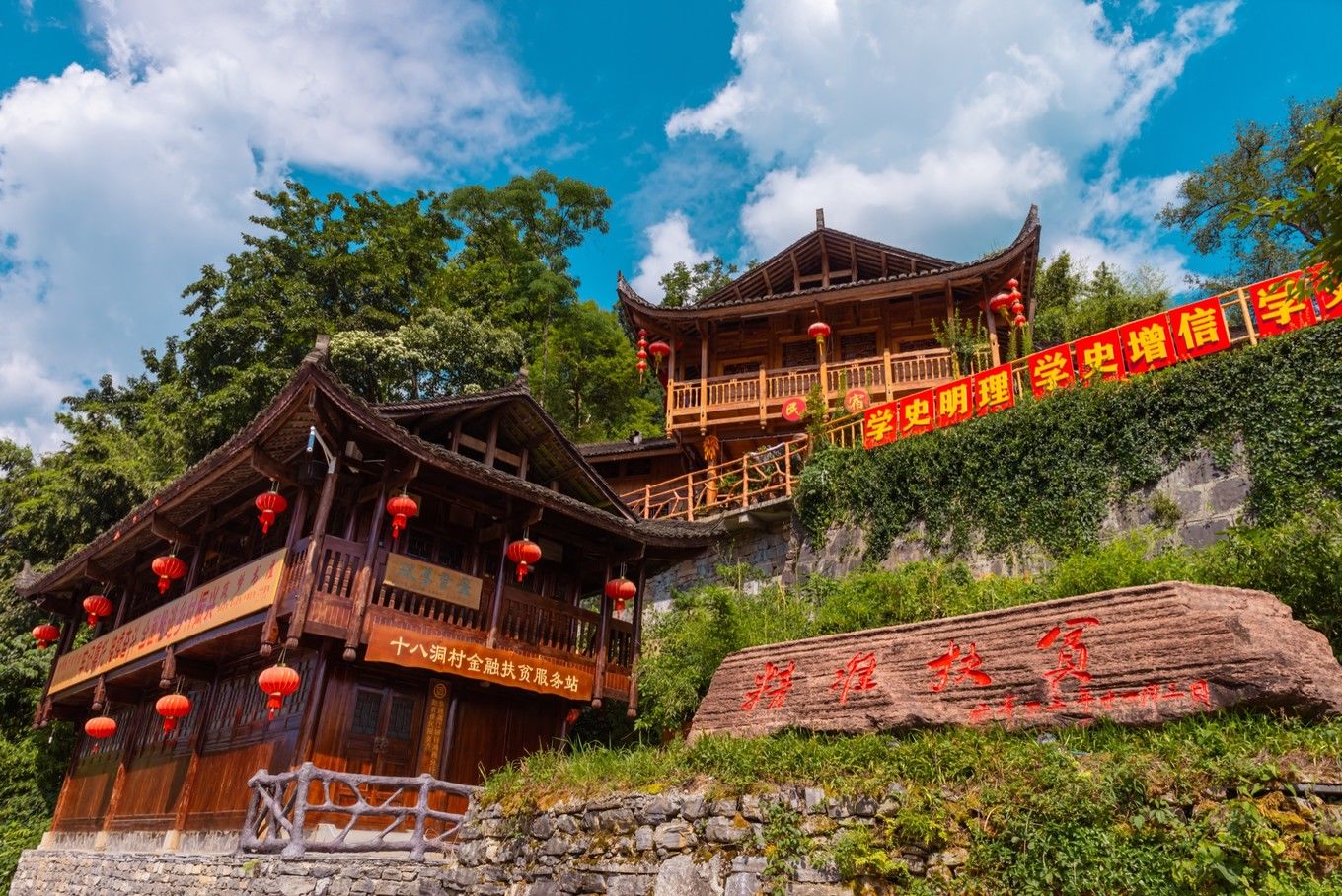 矮寨大桥|自驾《神奇女侠》取景地：矮寨奇观旅游区｜奇遇峡谷高桥、苗寨、飞瀑