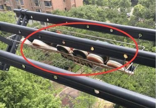 膨胀螺钉|老公把阳台晾衣杆装成这样,太聪明了,邻居看了纷纷都效仿