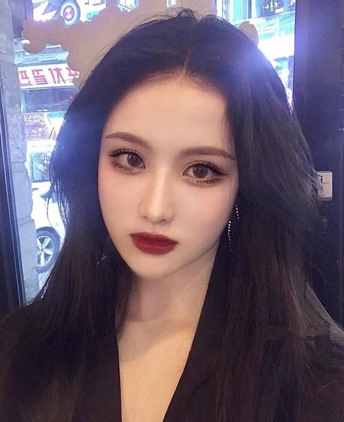 推荐6款显白的口红色号，提升你的气质，素颜也能轻松出街！