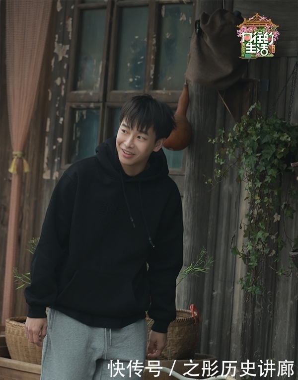 游戏 《向往的生活》第五季张艺兴勇闯鸡窝 杨紫游戏引爆笑