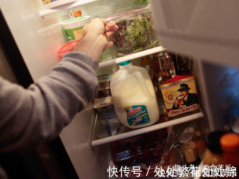 奶酪|牛奶和鸡蛋不要放在冰箱门里18种错误储存食品和食材的方法