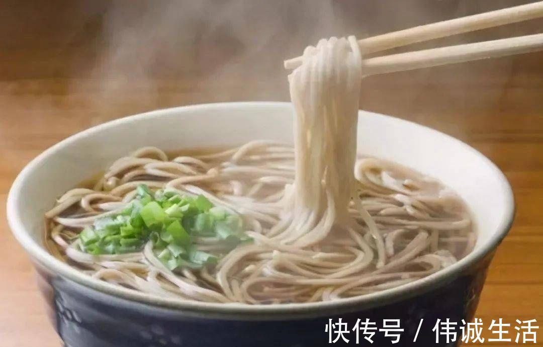 挂面不是越贵越好，这5种别买，价格高营养低，只看1点，更实惠