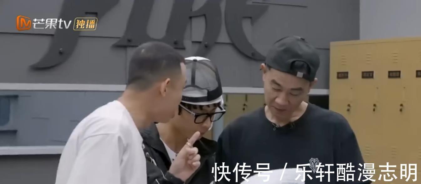 《披荆斩棘》陈小春化身摇滚老炮儿,游乐园表演舞台,惊喜连连!