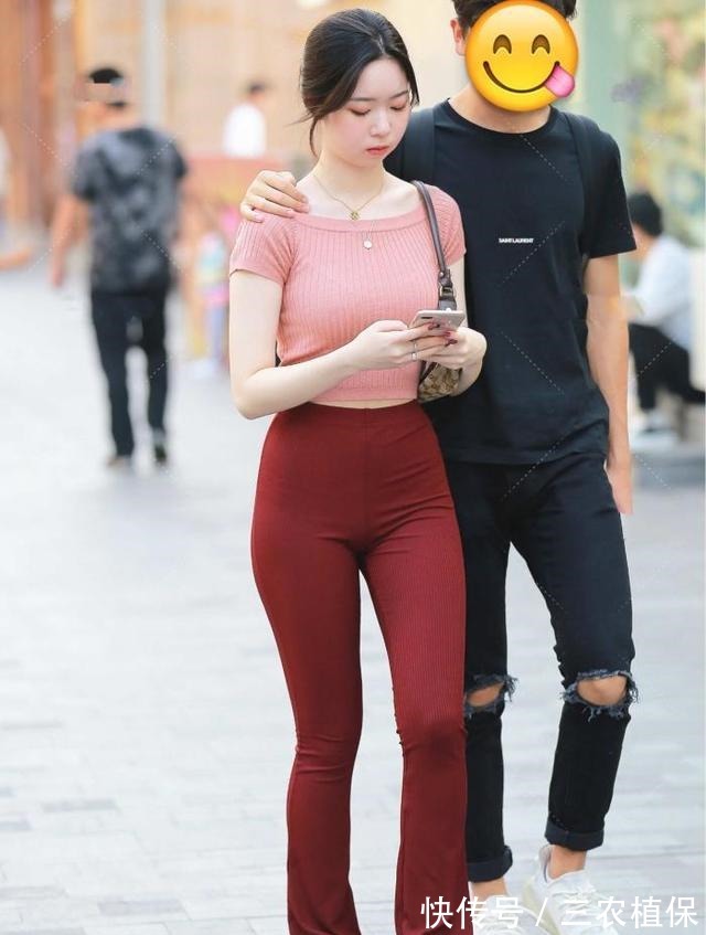 减龄 粉色青春减龄，红色热情似火，两者搭配，尽显复古气质！