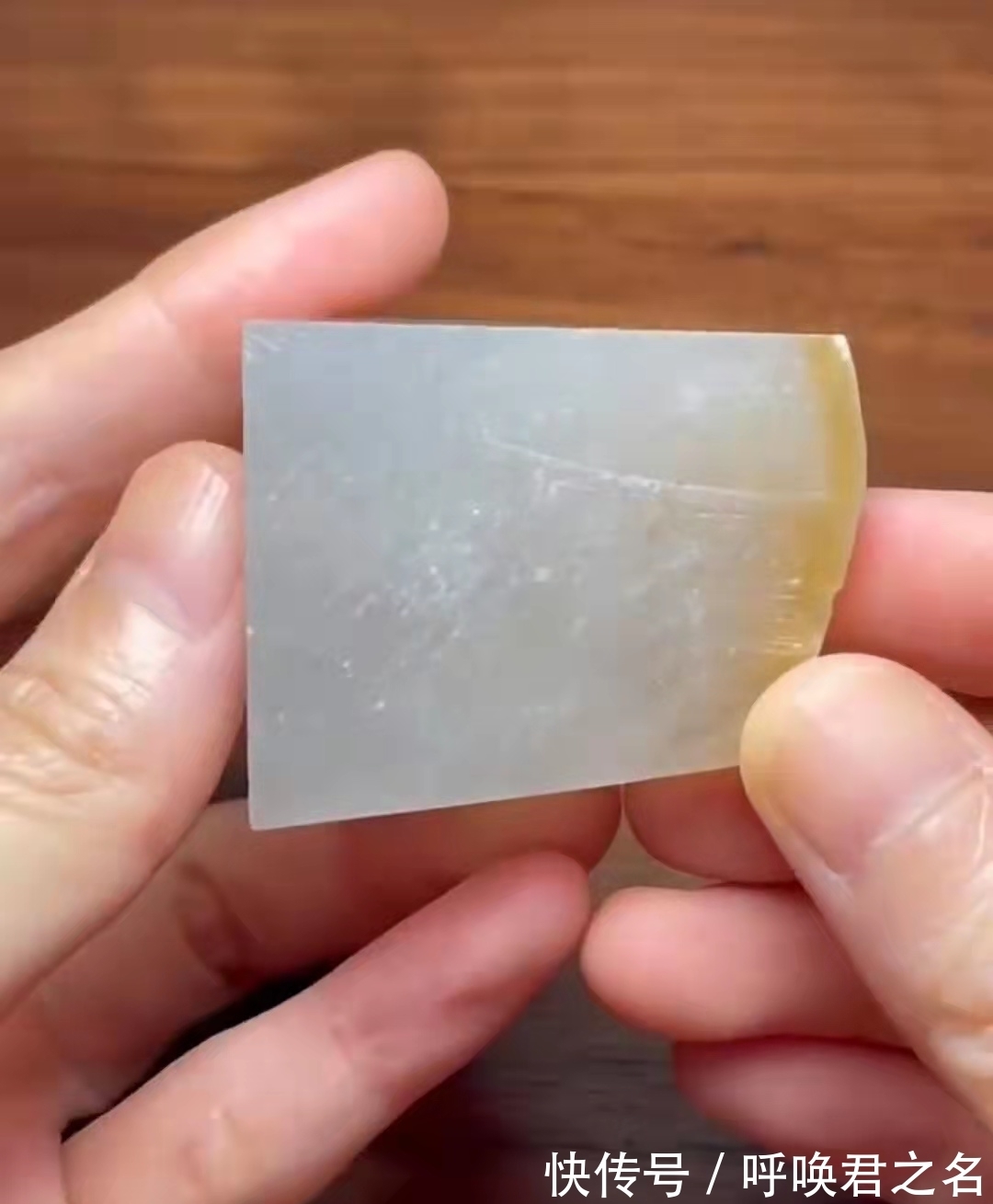 作品!只有薄薄一层黄色的翡翠,用心雕刻出来的作品同样迷人