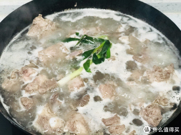 知识|炖排骨时，上边的浮沫要不要撇干净？听完老厨子的讲解，涨知识了