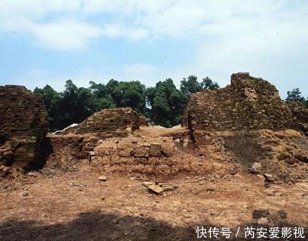 寻找白娘子,雷峰塔地宫发掘现场实拍照