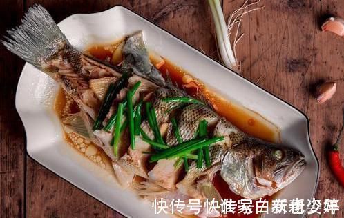 好多人|清蒸鱼,开水上锅还是冷水上锅?好多人做错了,难怪鱼腥味这么大