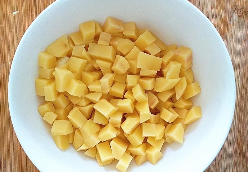 土豆试试这个做法，比炒土豆丝简单，比吃薯条薯片都香